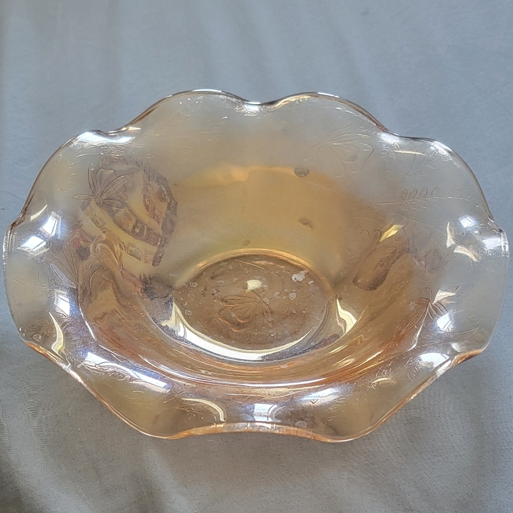 Elegant Glass Bowl in Peach Tint